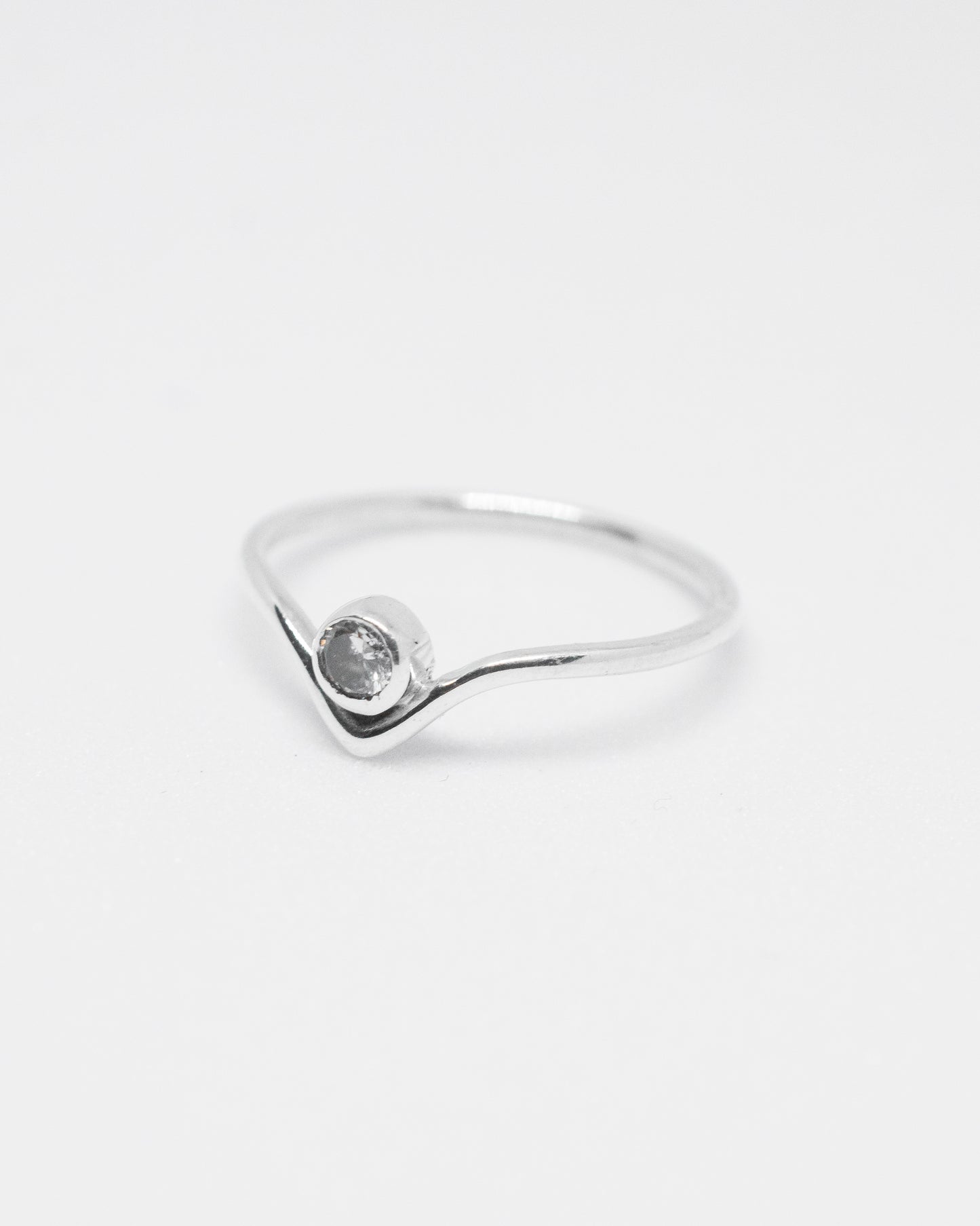 V EDGE SINGLE STONE RING
