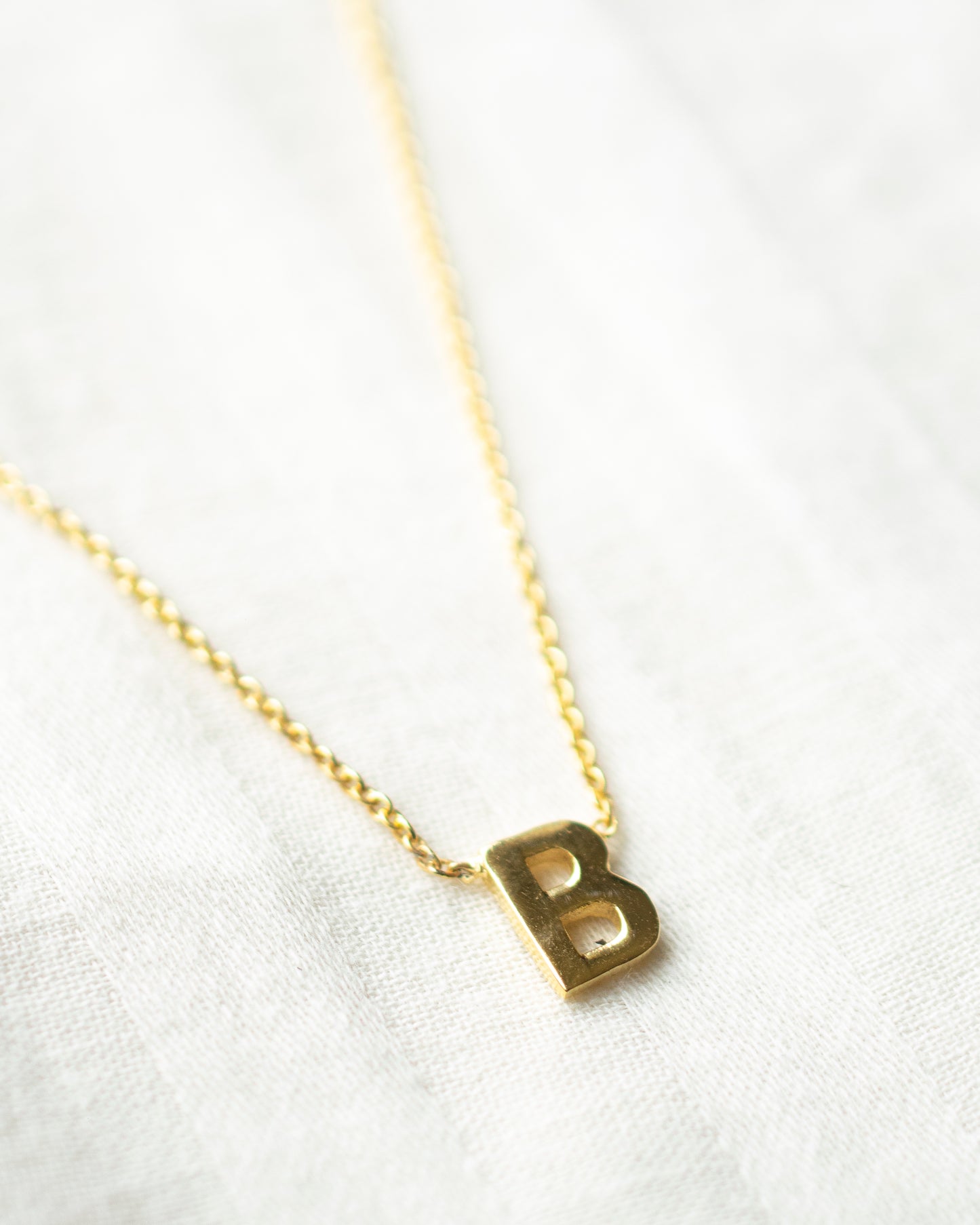 BASIC INITIAL NECKLACE