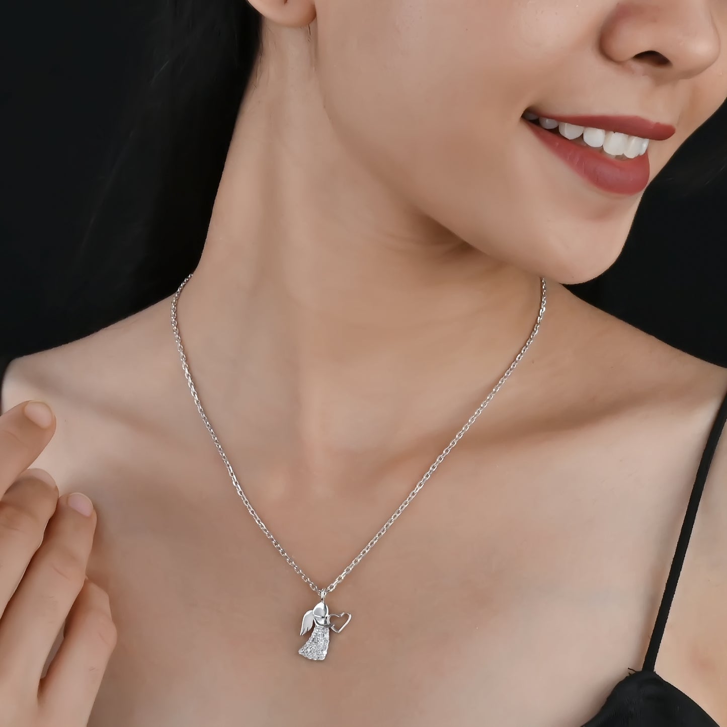 ANGEL AURA'S SILVER NECKLACE