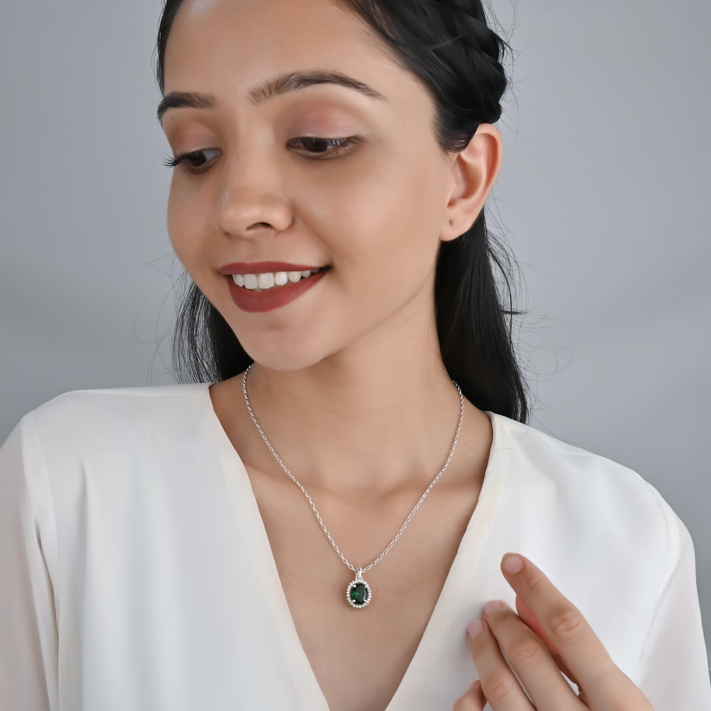 EMERALD SHINE SILVER NECKLACE