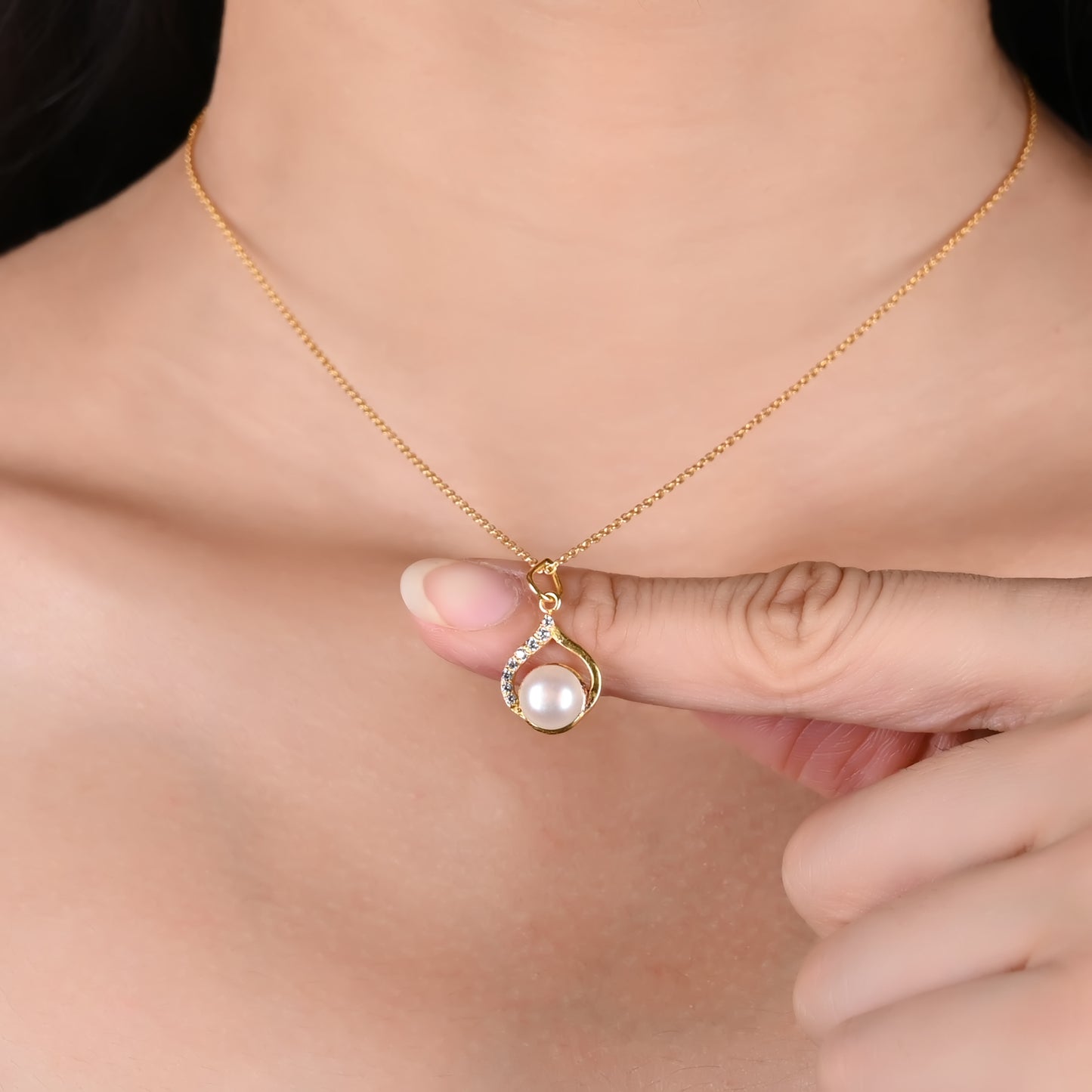 PEARL HALO NECKLACE