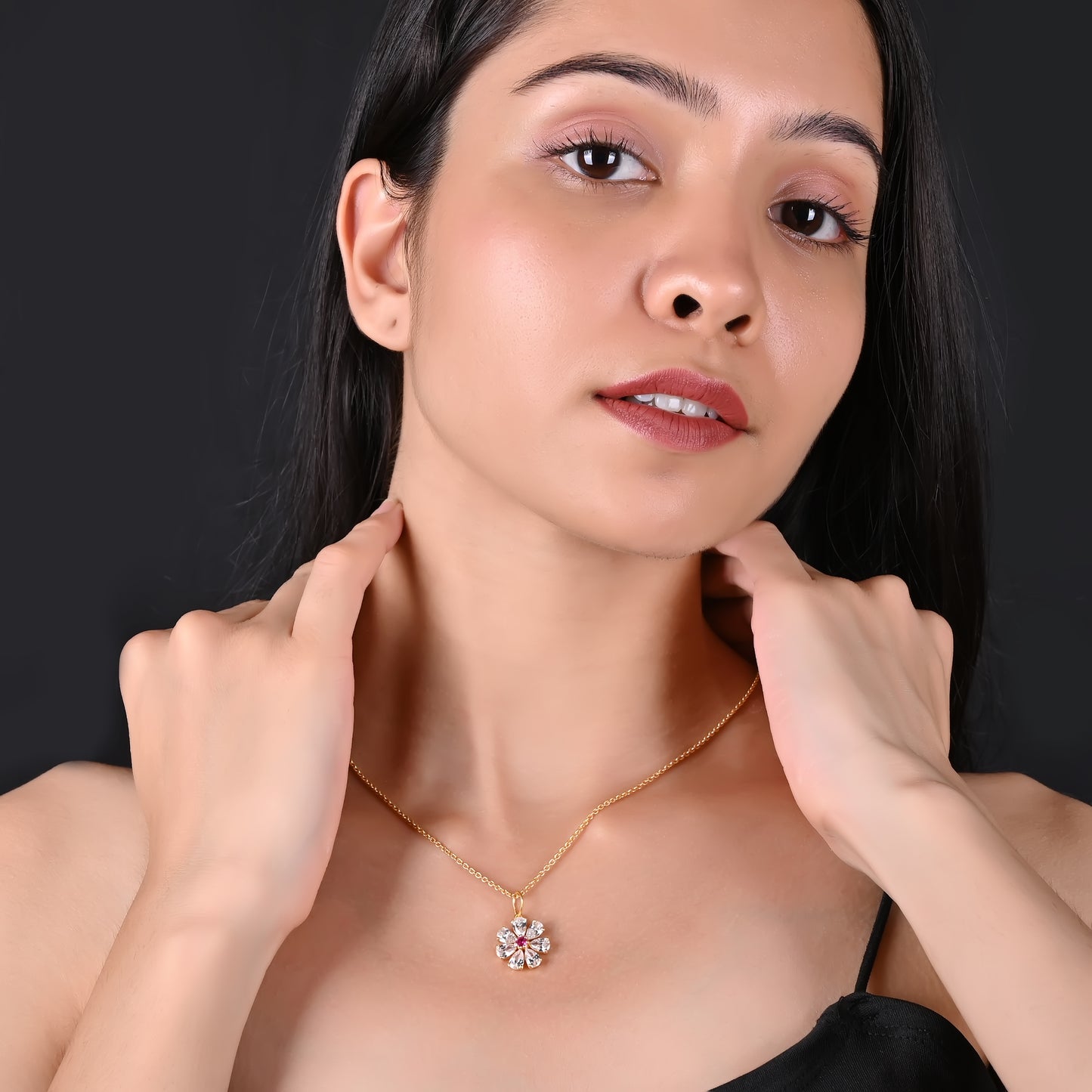 DAZZLE FLOWER SILVER NECKLACE