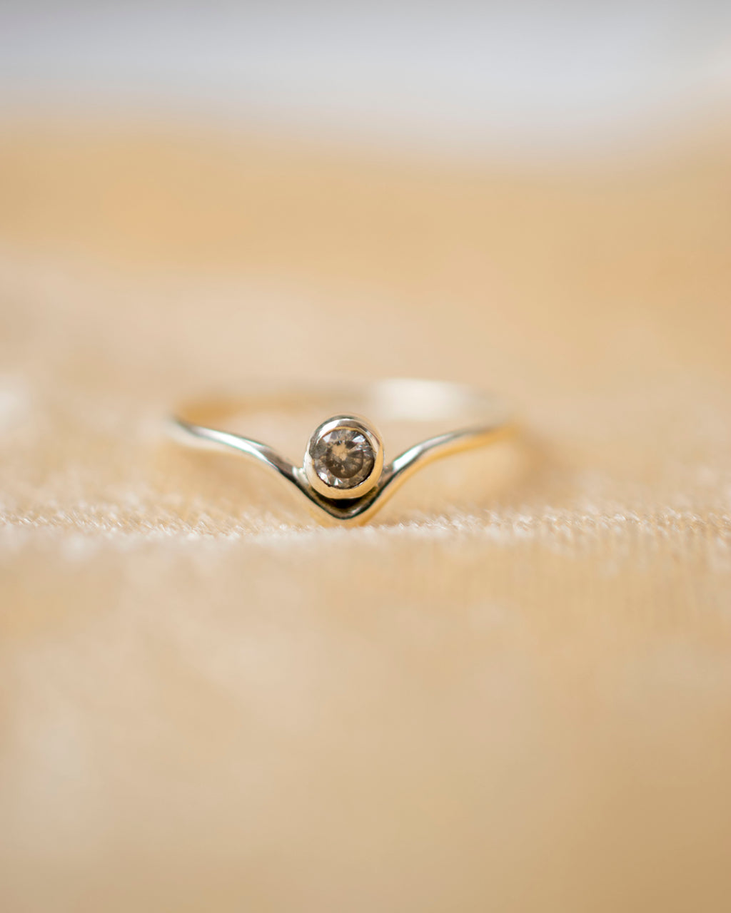 V EDGE SINGLE STONE RING