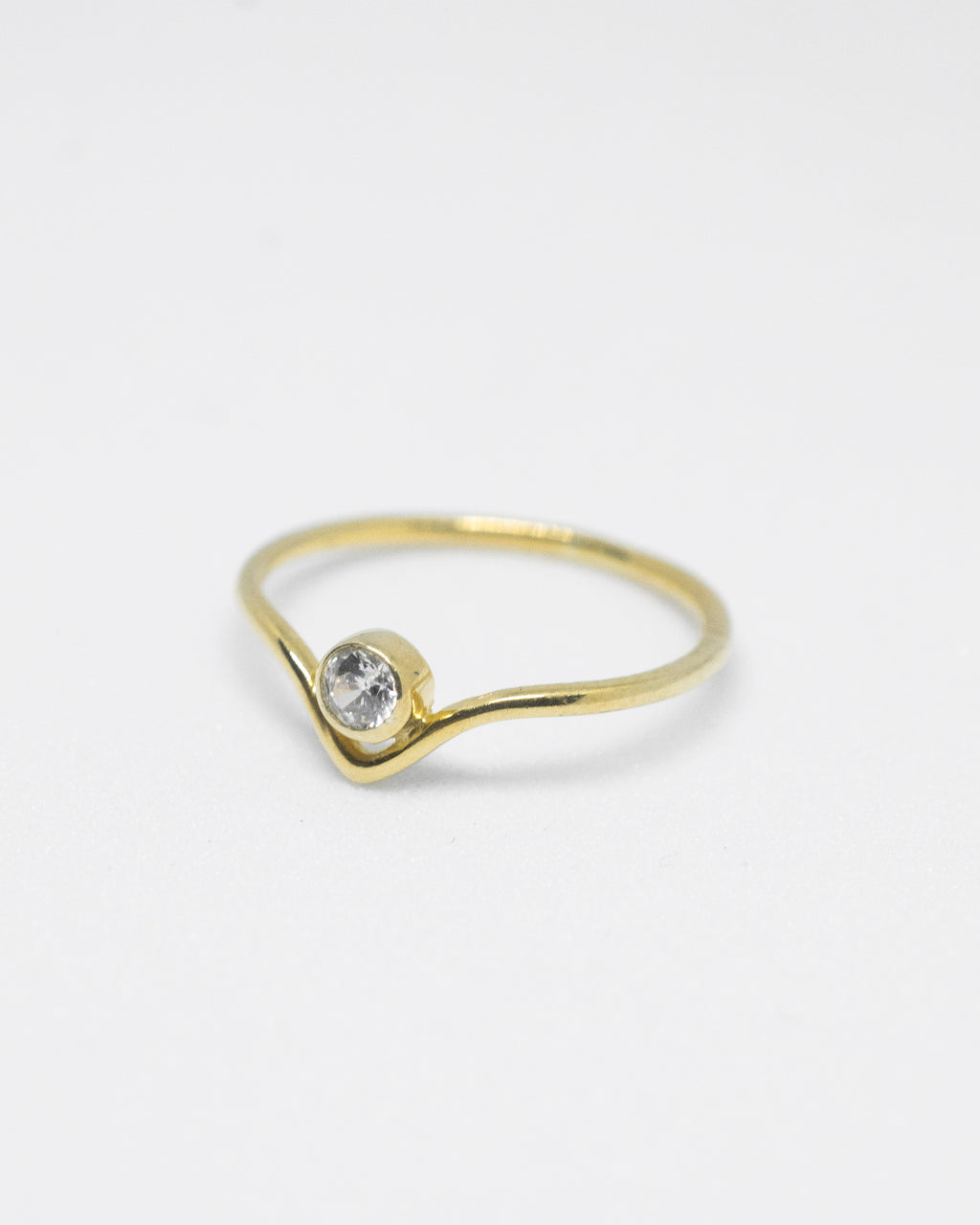 V EDGE SINGLE STONE RING