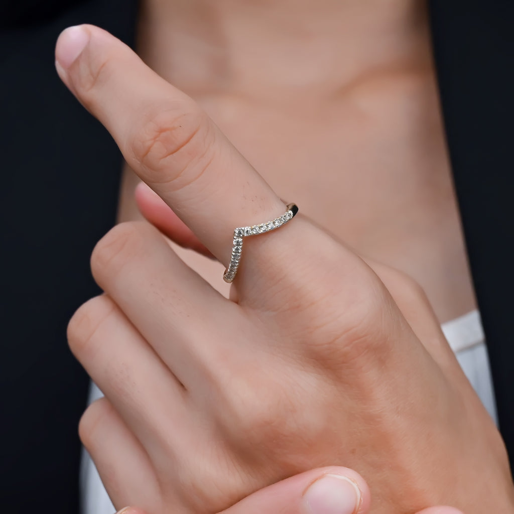 DAINTY V RING WITH ZIRCONIA