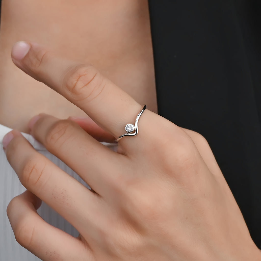 V EDGE SINGLE STONE RING