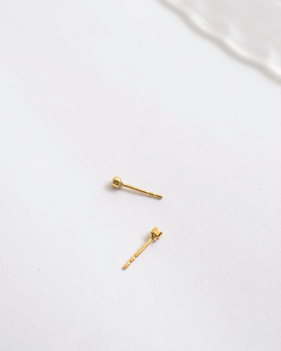 LITTLE DOT STUDS EARRINGS