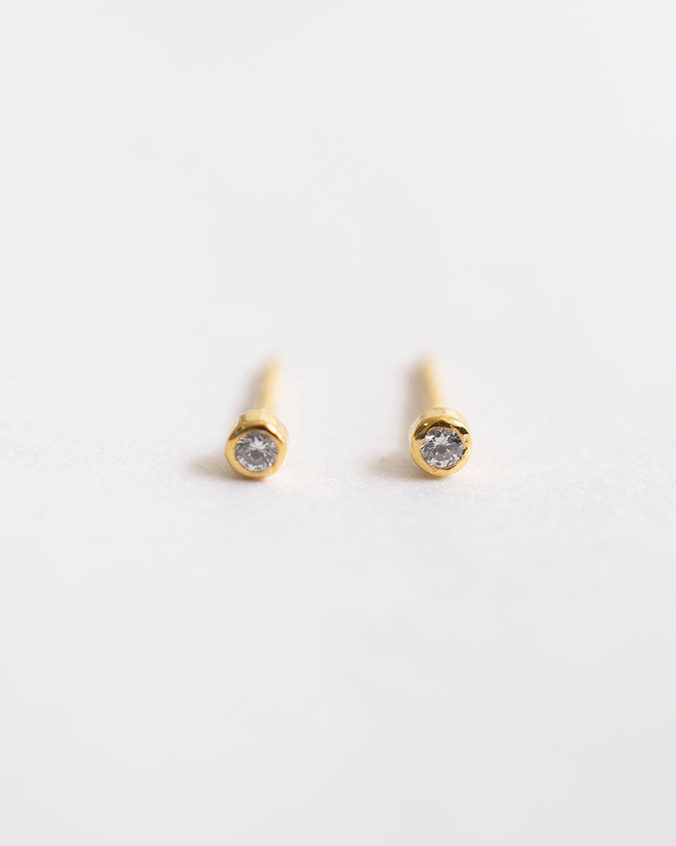 LITTLE DOT STUDS EARRINGS