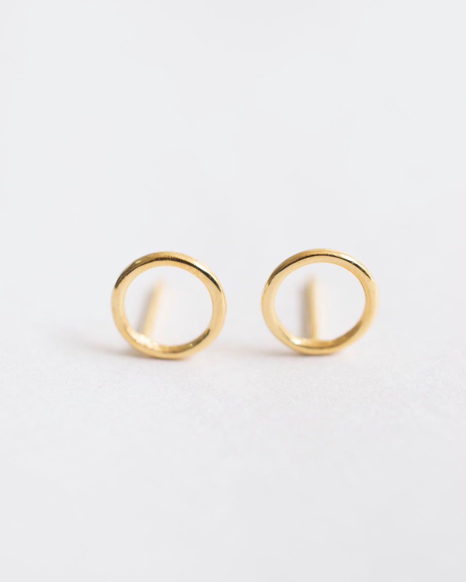 MINIMAL CIRCLE EARRINGS