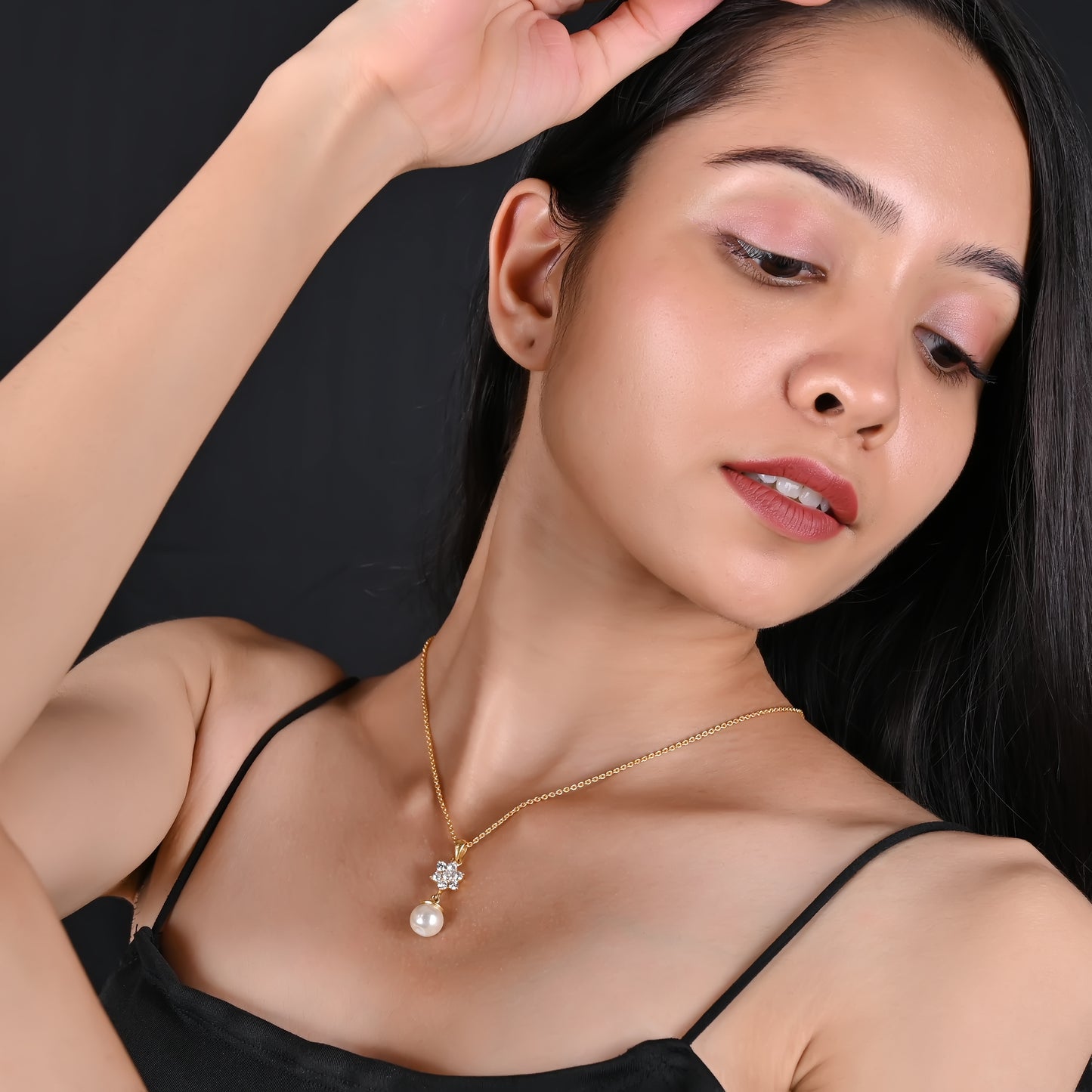 FLORAL PEARL SILVER NECKLACE